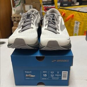 Brooks Men's Trace 3 Athletic Shoes - White and Gray
